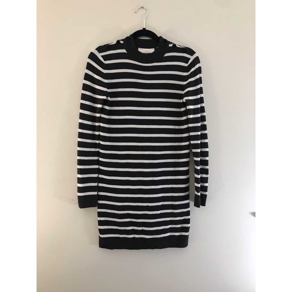 Fitted sweater dress